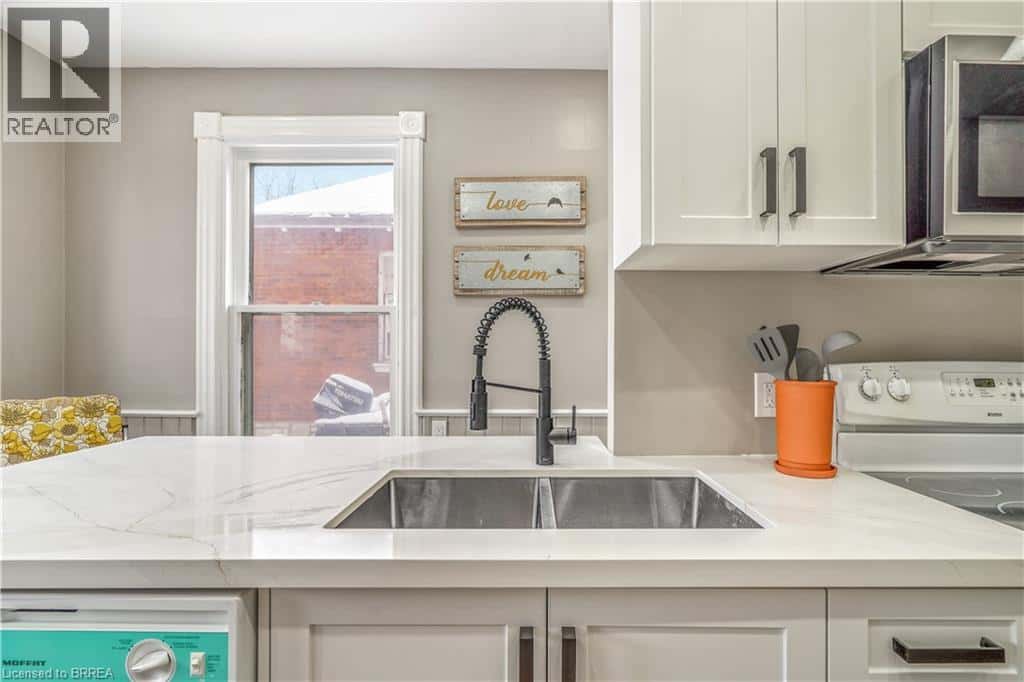 Brantford — Brantford - Photo 4 of 44