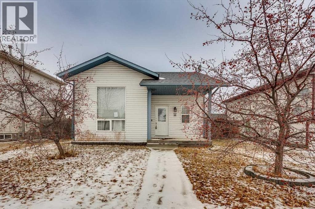4 Hagerman Road — Sylvan Lake, Alberta - Main photo