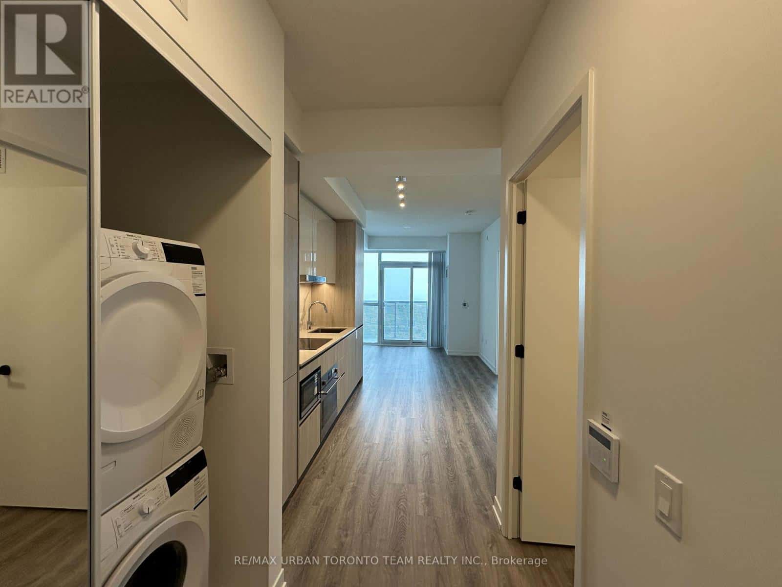 3811 - 8 INTERCHANGE WAY — Vaughan (Vaughan Corporate Centre) - Photo 5 of 12