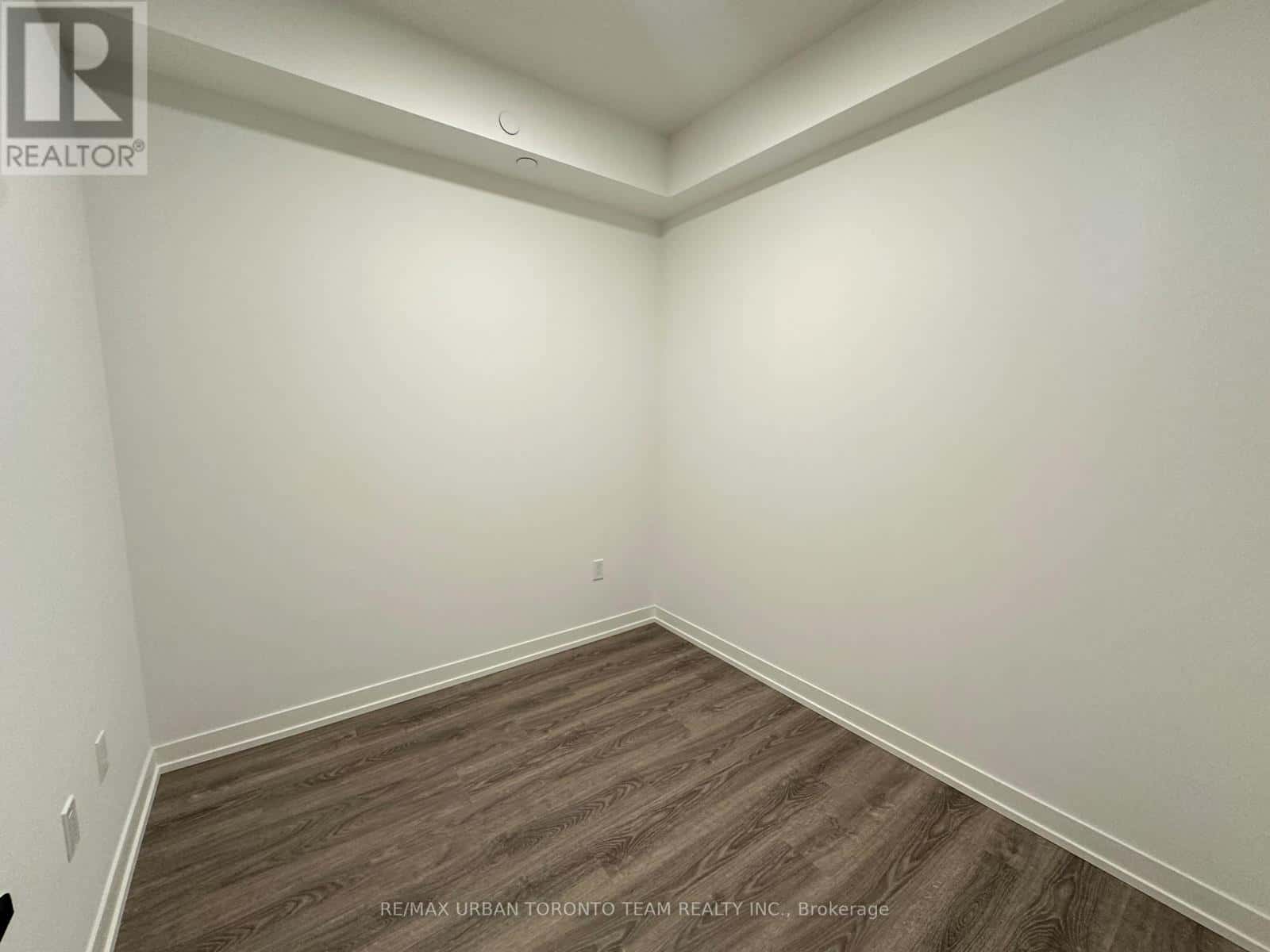 3811 - 8 INTERCHANGE WAY — Vaughan (Vaughan Corporate Centre) - Photo 2 of 12