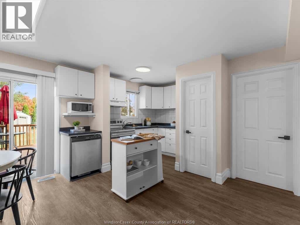 Windsor — Windsor - Photo 4 of 33