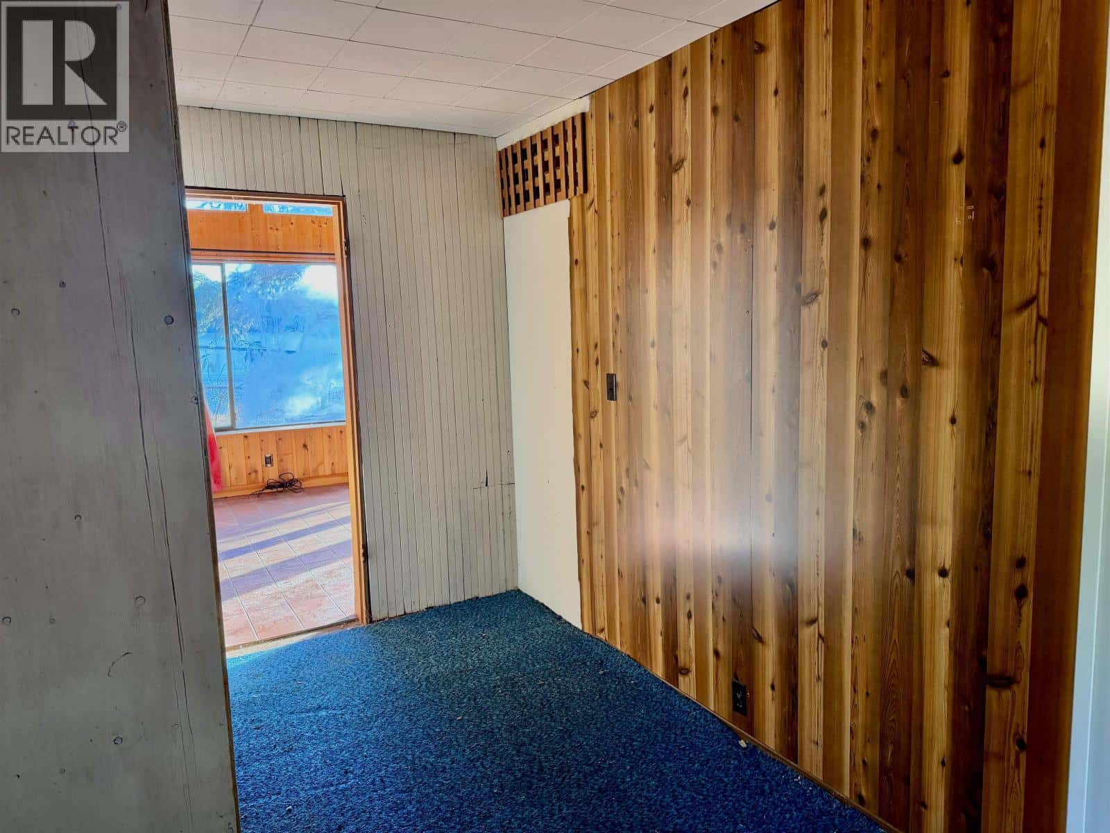 Gibsons — Gibsons - Photo 4 of 16