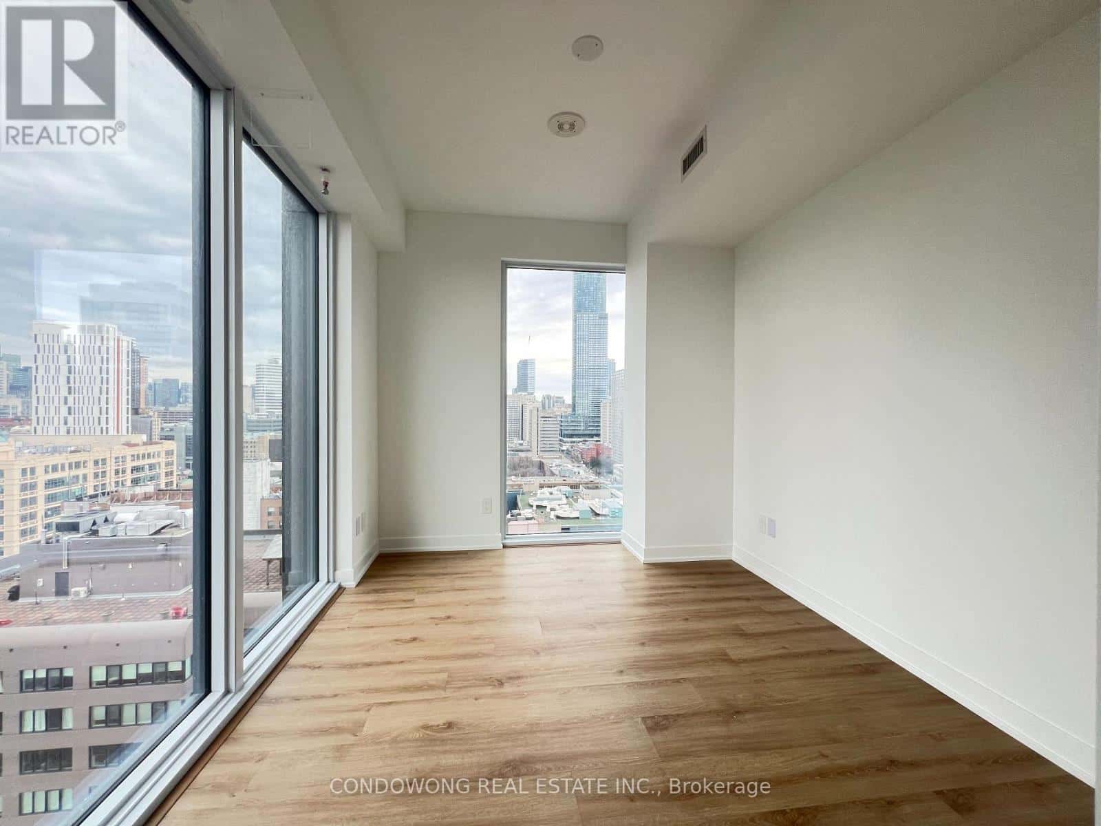 2102 - 319 JARVIS STREET — Toronto (Church-Yonge Corridor) - Photo 2 of 18