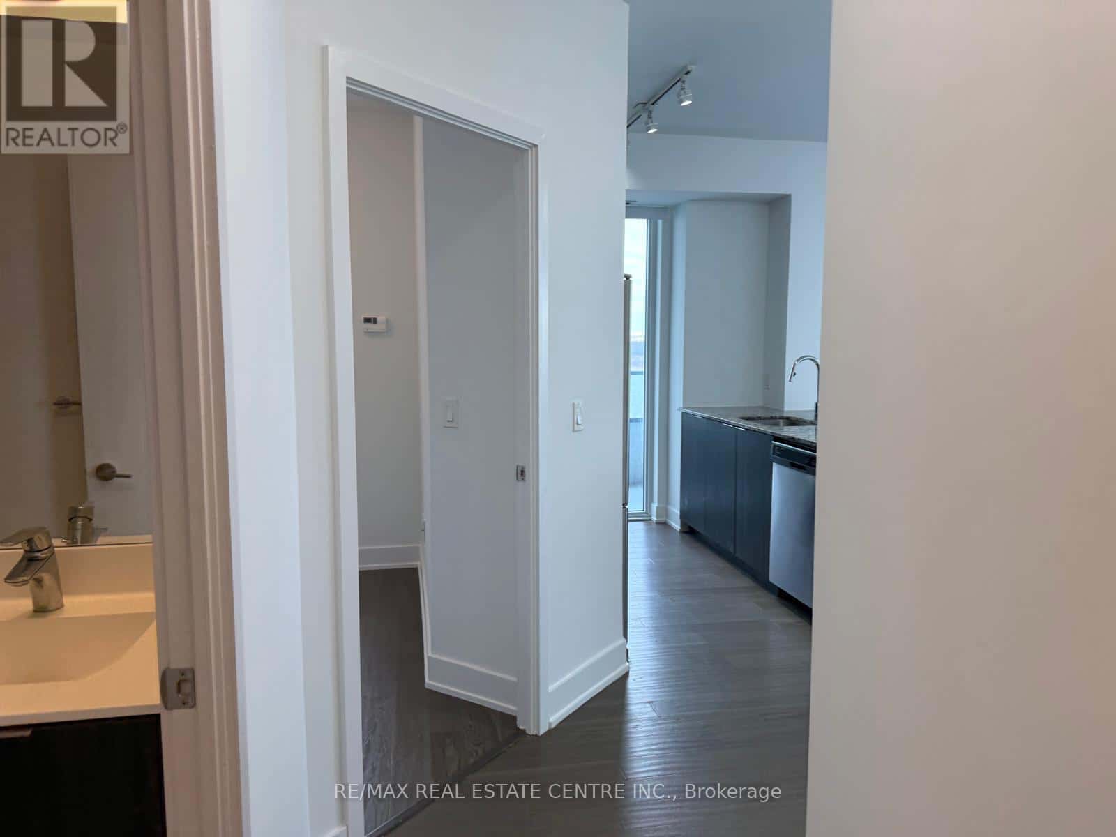 1607 - 20 SHORE BREEZE DRIVE — Toronto (Mimico) - Photo 5 of 43