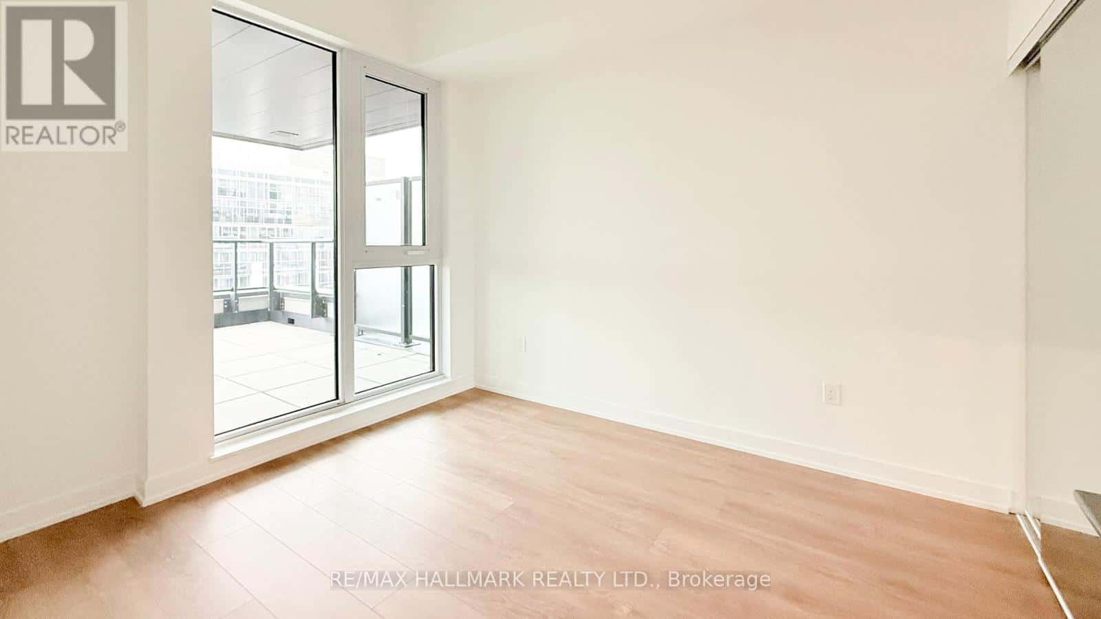 Toronto (Islington-City Centre West) — Toronto (Islington-City Centre West) - Photo 4 of 20