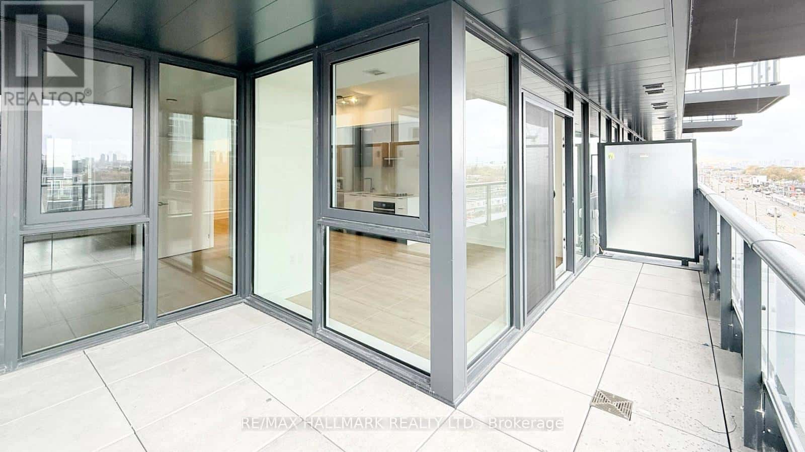 Toronto (Islington-City Centre West) — Toronto (Islington-City Centre West) - Photo 5 of 20