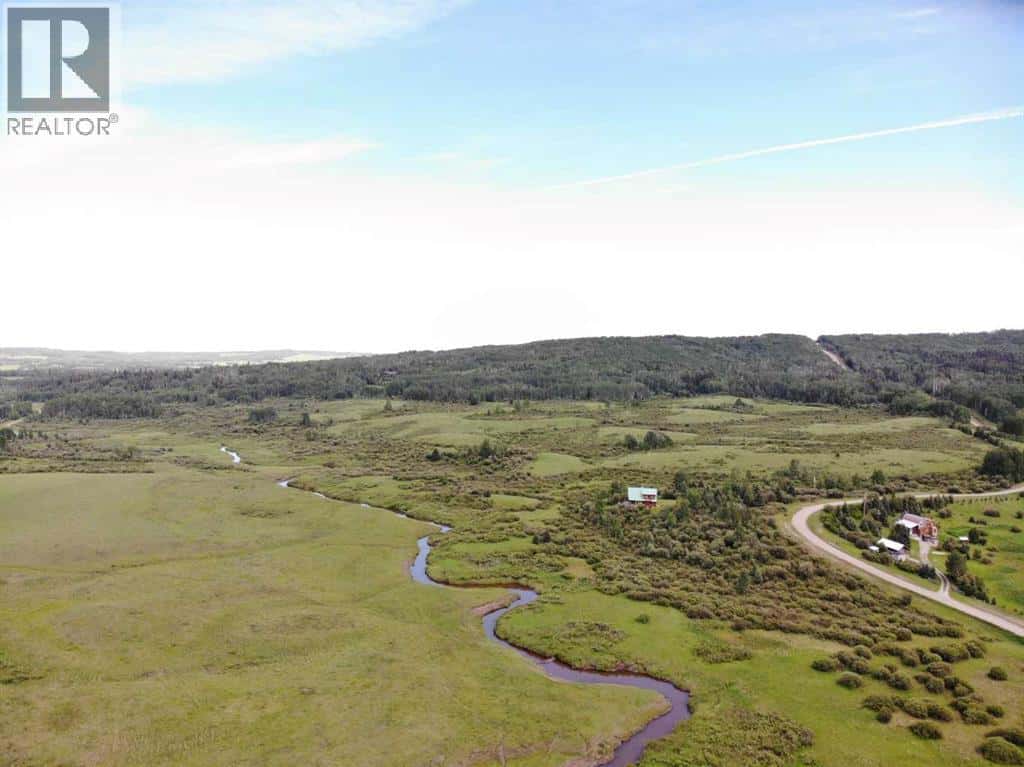 HWY 584 — Rural Mountain View County, Alberta - Photo 2 of 4