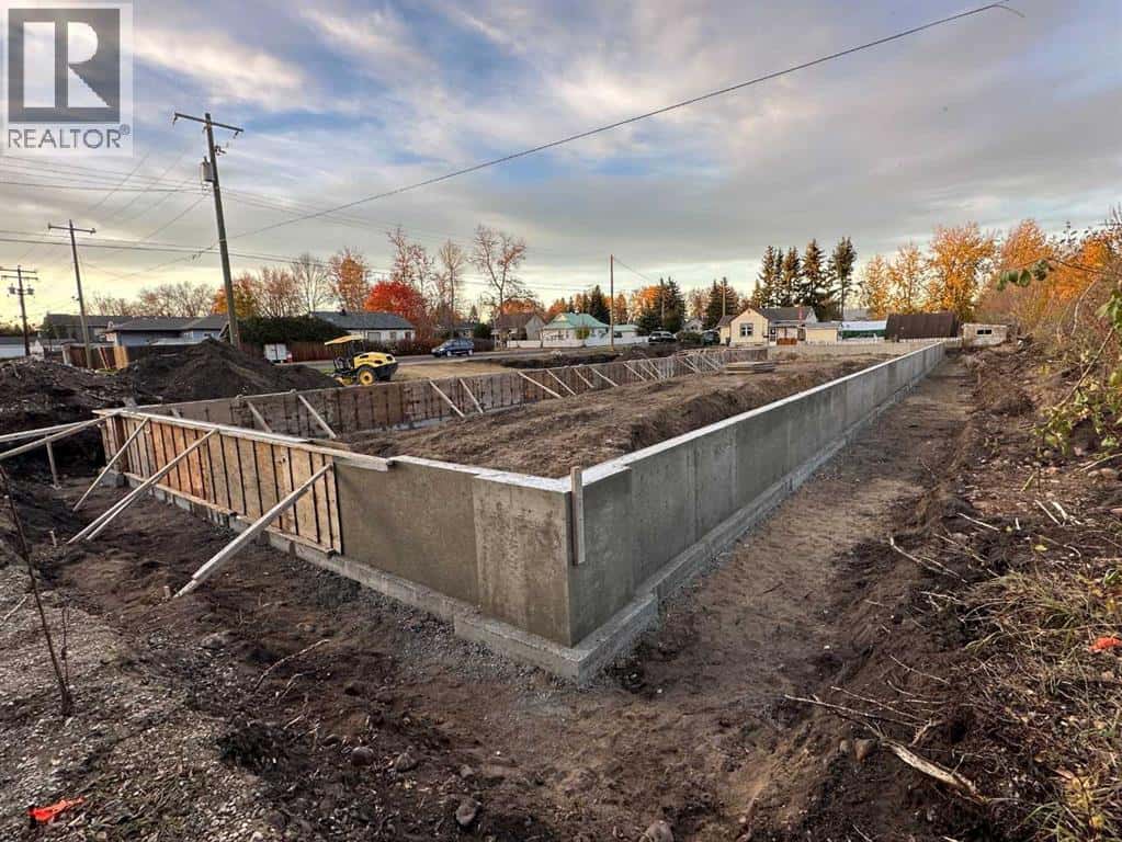 100-104, 5407 50 Street — Ponoka, Alberta - Photo 4 of 18