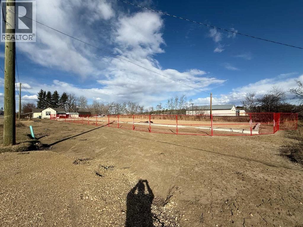 100-104, 5407 50 Street — Ponoka, Alberta - Main photo