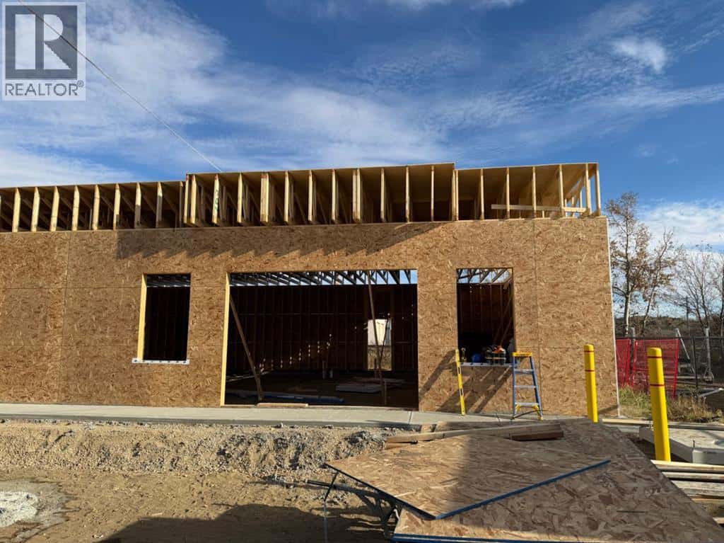 100-104, 5407 50 Street — Ponoka, Alberta - Photo 5 of 18