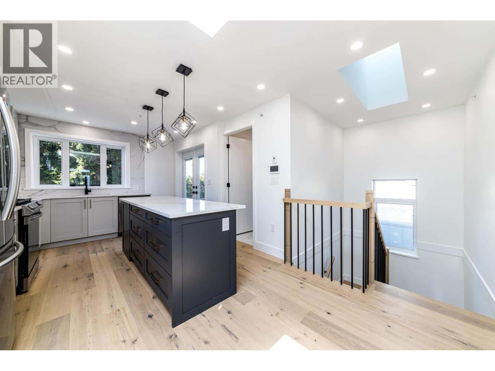 Vancouver — Vancouver - Photo 5 of 14