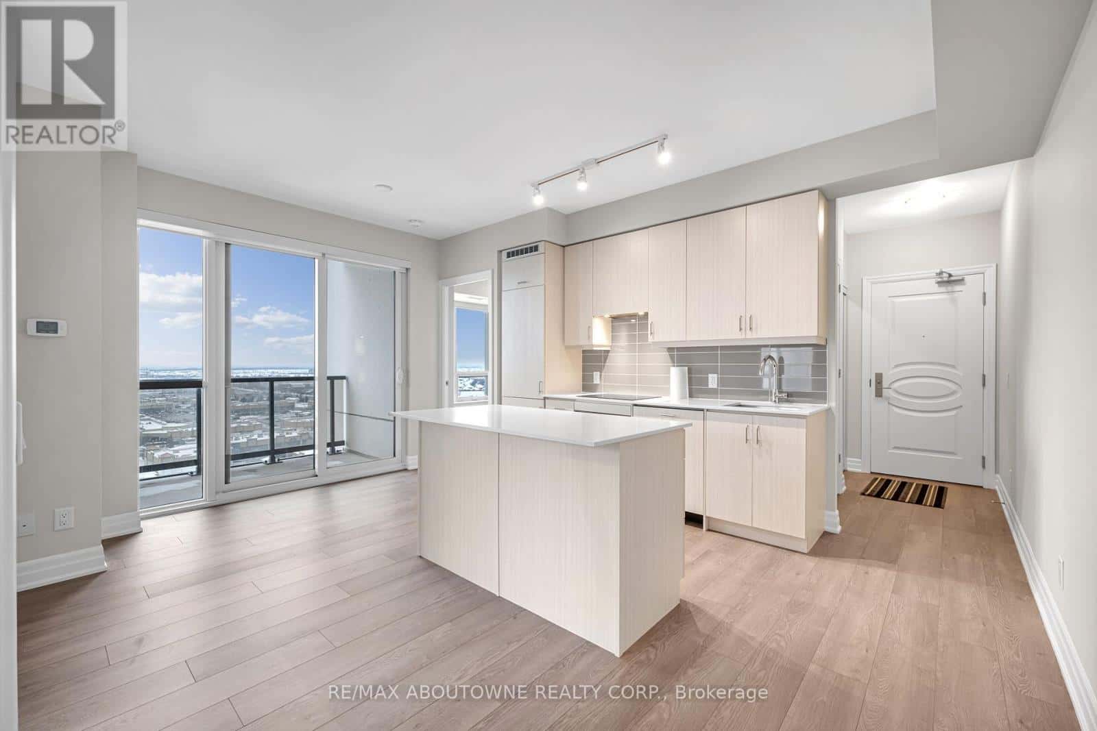 Vaughan (Maple) — Vaughan (Maple) - Photo 3 of 38