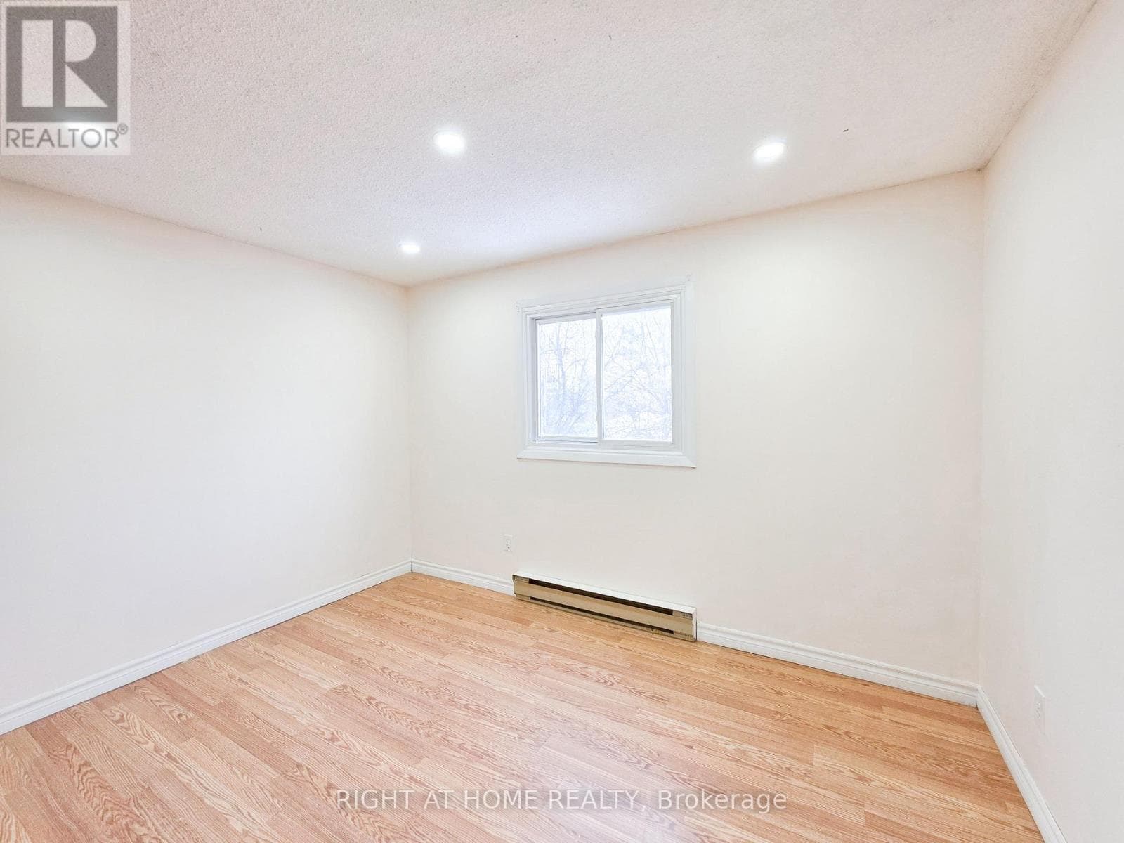 Oshawa (Donevan) — Oshawa (Donevan) - Main photo