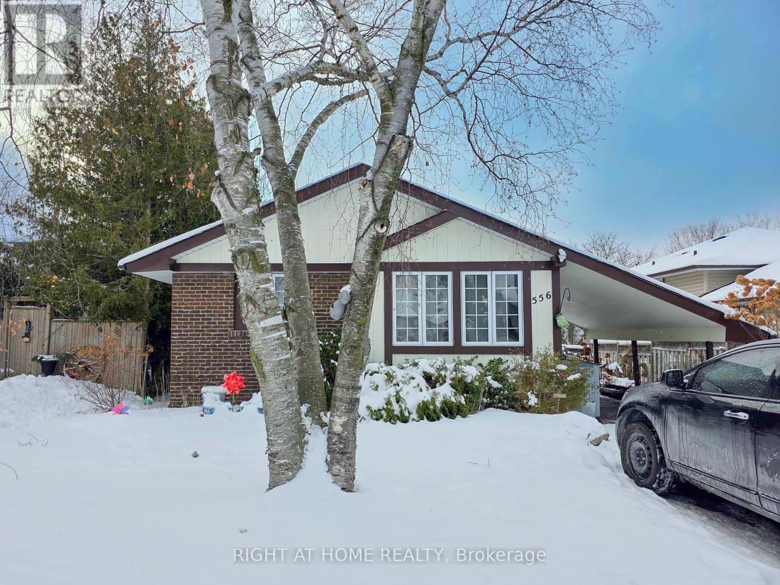 Oshawa (Donevan) — Oshawa (Donevan) - Photo 3 of 23