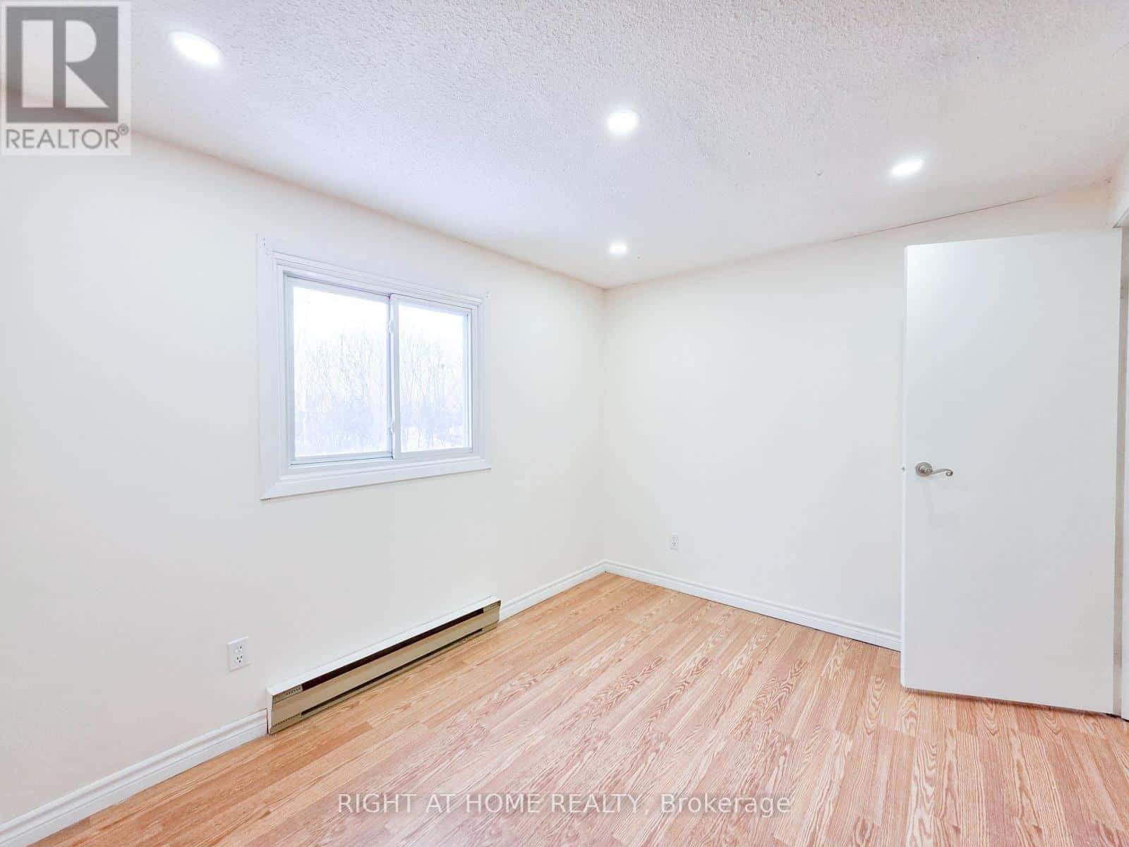 Oshawa (Donevan) — Oshawa (Donevan) - Photo 2 of 23