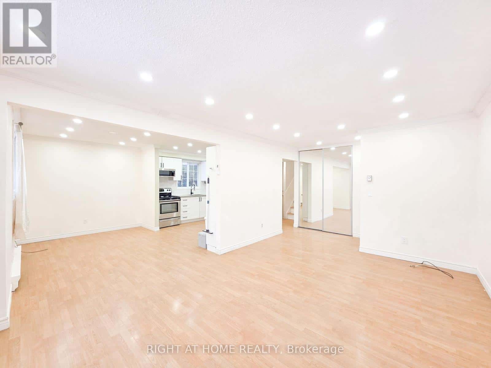 Oshawa (Donevan) — Oshawa (Donevan) - Photo 4 of 23