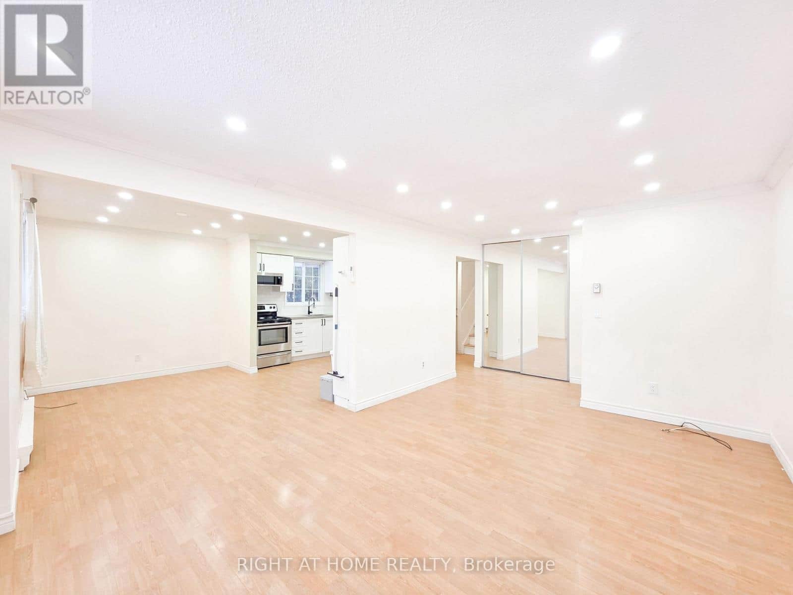 556 CAPILANO CRESCENT - Photo 5 of 25, Oshawa (Donevan), Ontario