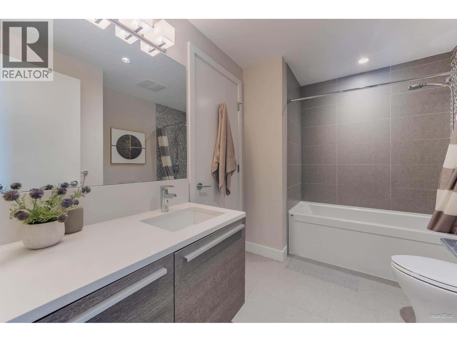 Burnaby — Burnaby - Photo 4 of 20