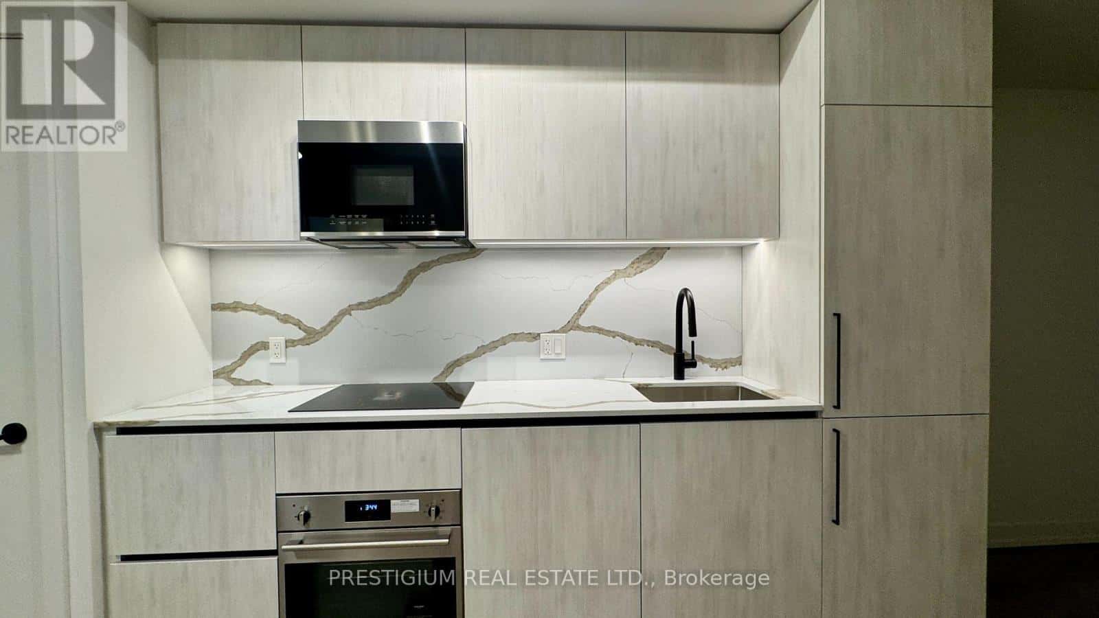 Toronto (Waterfront Communities) — Toronto (Waterfront Communities) - Photo 4 of 19