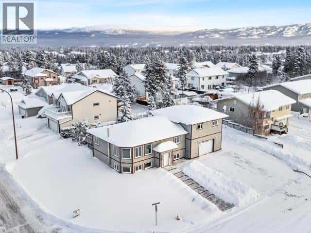 140 FALCON DRIVE — Whitehorse - Photo 3 of 44