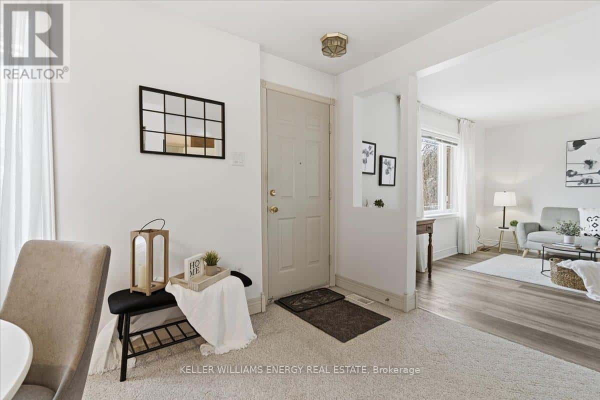 81 HAYMARKET ROAD — Toronto (Downsview-Roding-CFB), Ontario - Photo 5 of 41