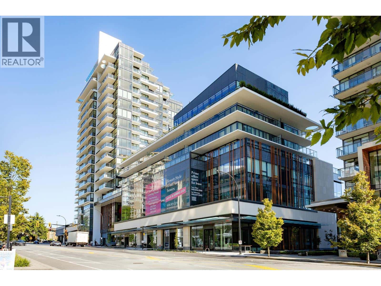 1506 135 E 13TH STREET — North Vancouver, British Columbia - Photo 2 of 40