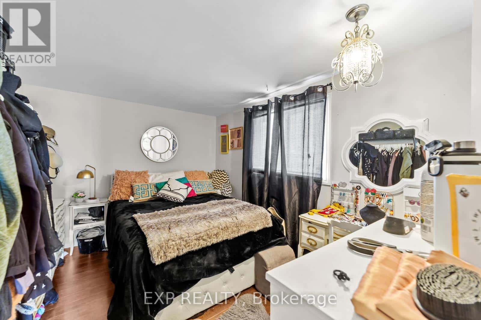 London South (South T) — London South (South T) - Photo 3 of 30