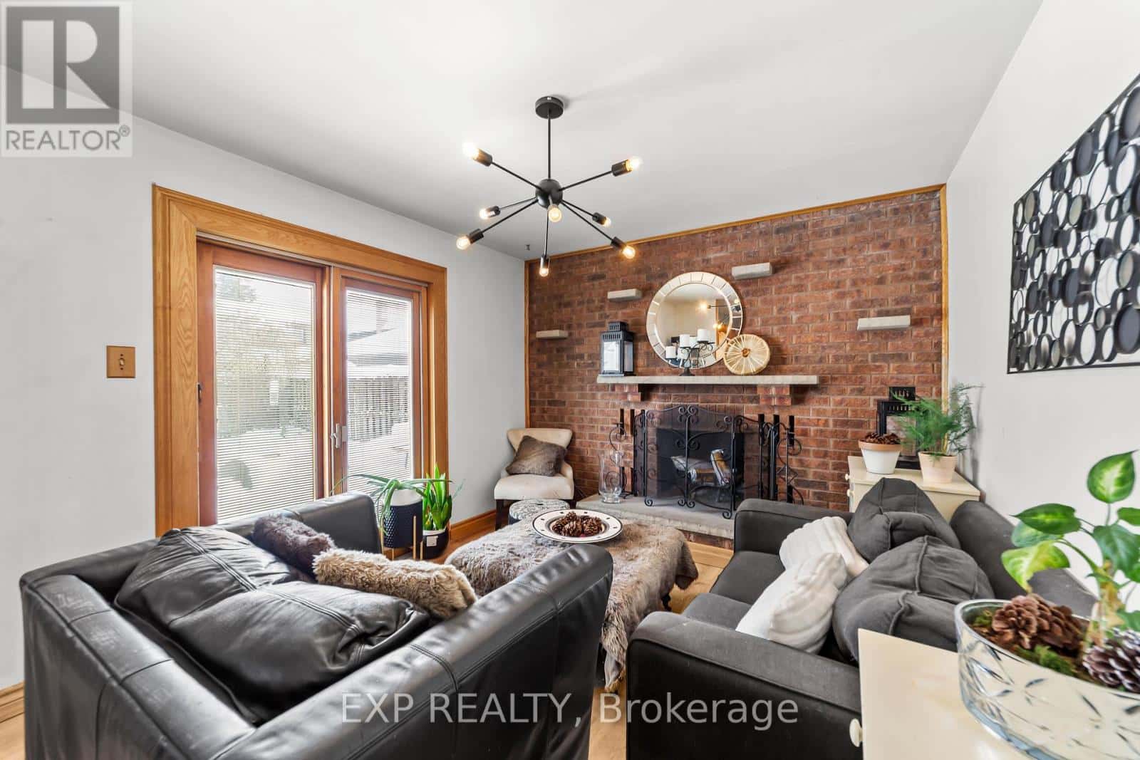 London South (South T) — London South (South T) - Photo 4 of 30