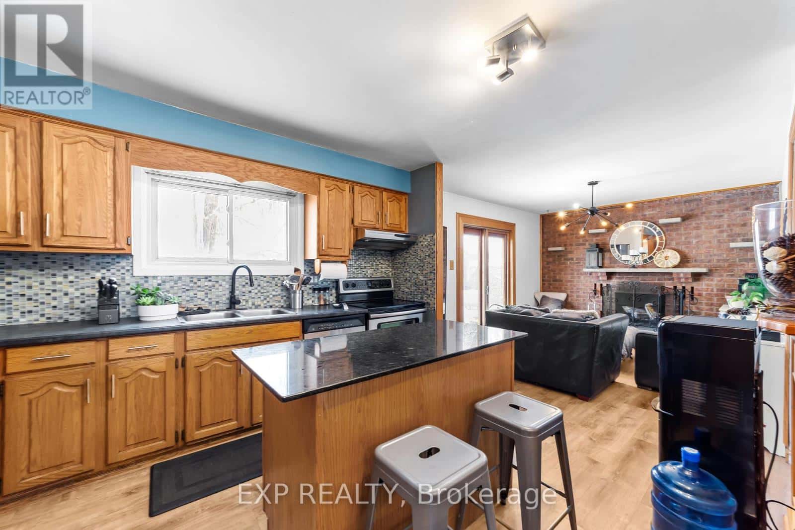 16 EDMUNDS CRESCENT — London South (South T), Ontario - Photo 5 of 30