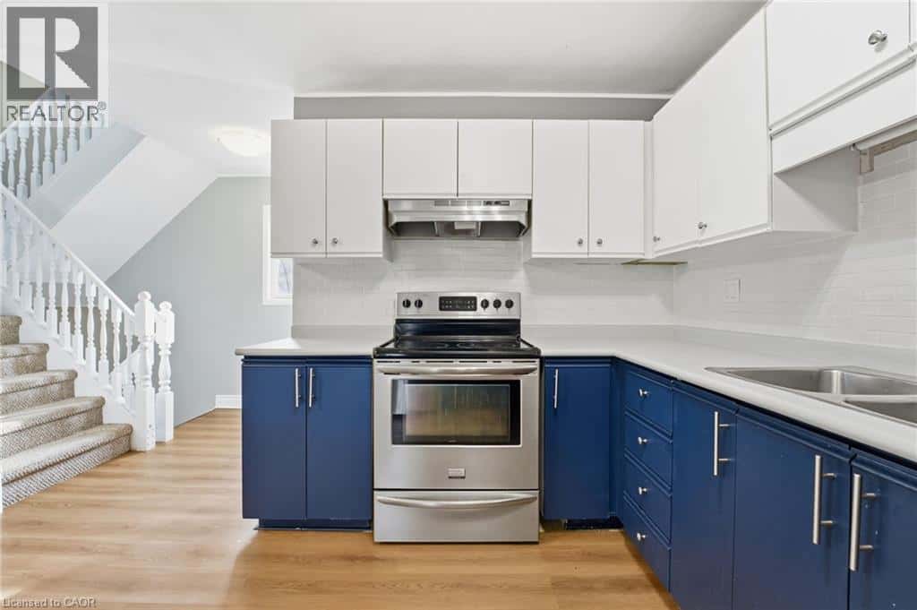 21 WREN Court Unit# 9 — Tillsonburg, Ontario - Photo 4 of 33