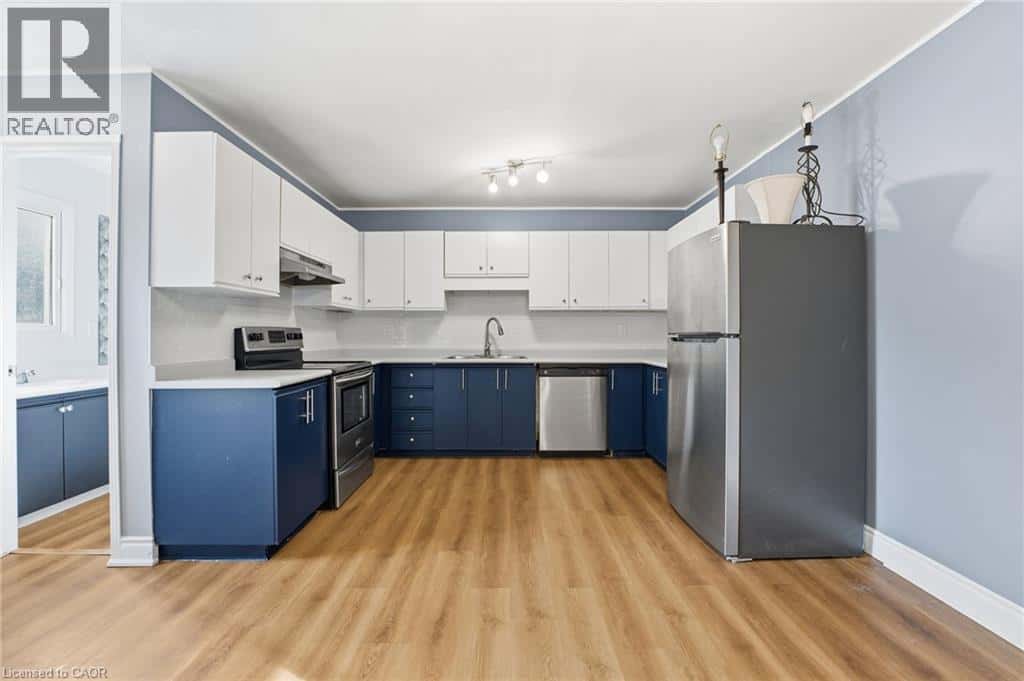 Tillsonburg — Tillsonburg - Photo 5 of 33