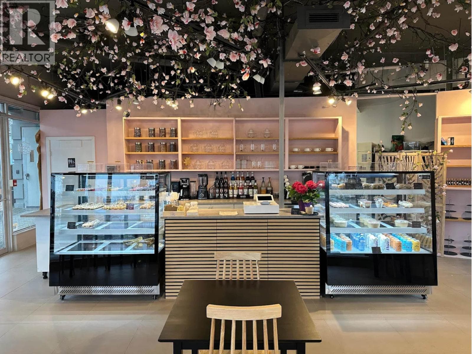 North Vancouver — North Vancouver - Main photo