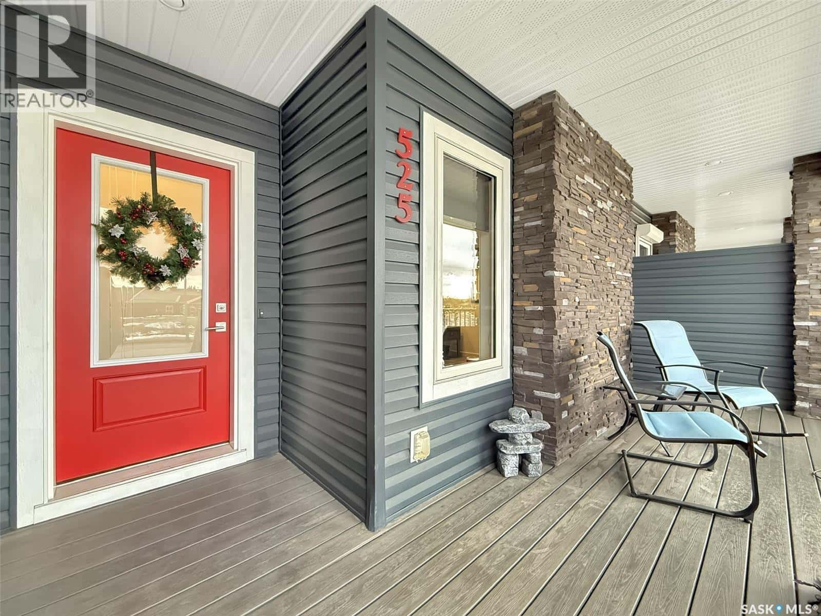 525 Douglas DRIVE — Swift Current, Saskatchewan - Photo 2 of 25