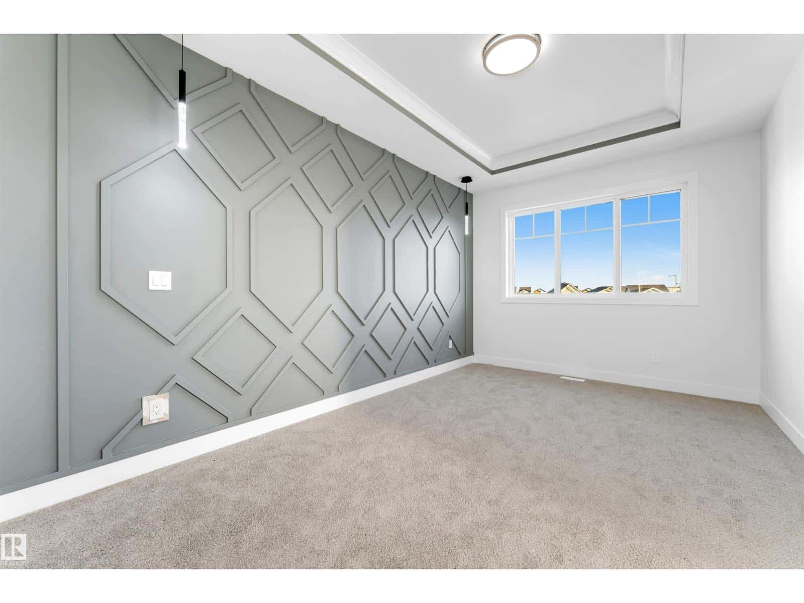 Edmonton — Edmonton - Photo 4 of 27