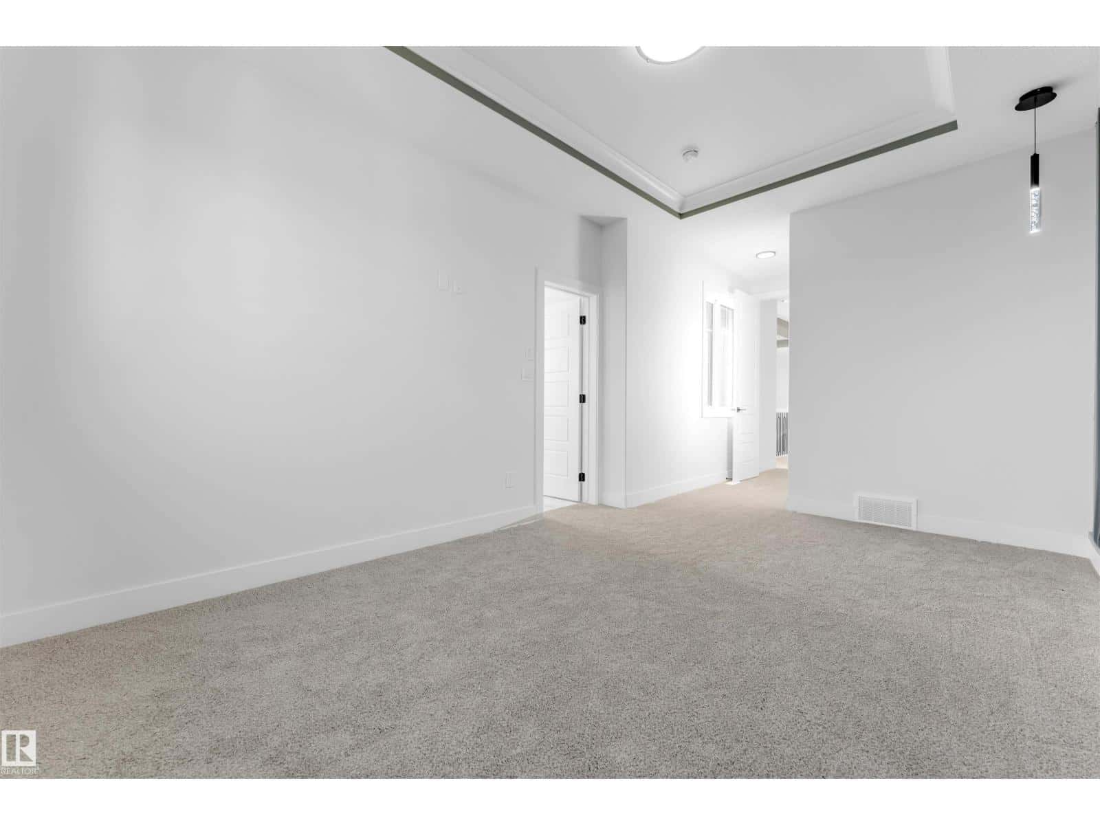 Edmonton — Edmonton - Photo 5 of 27