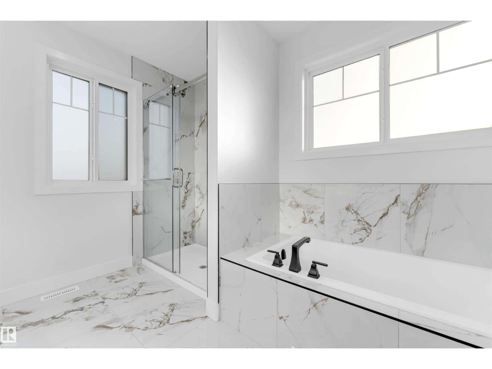 Edmonton — Edmonton - Photo 3 of 27