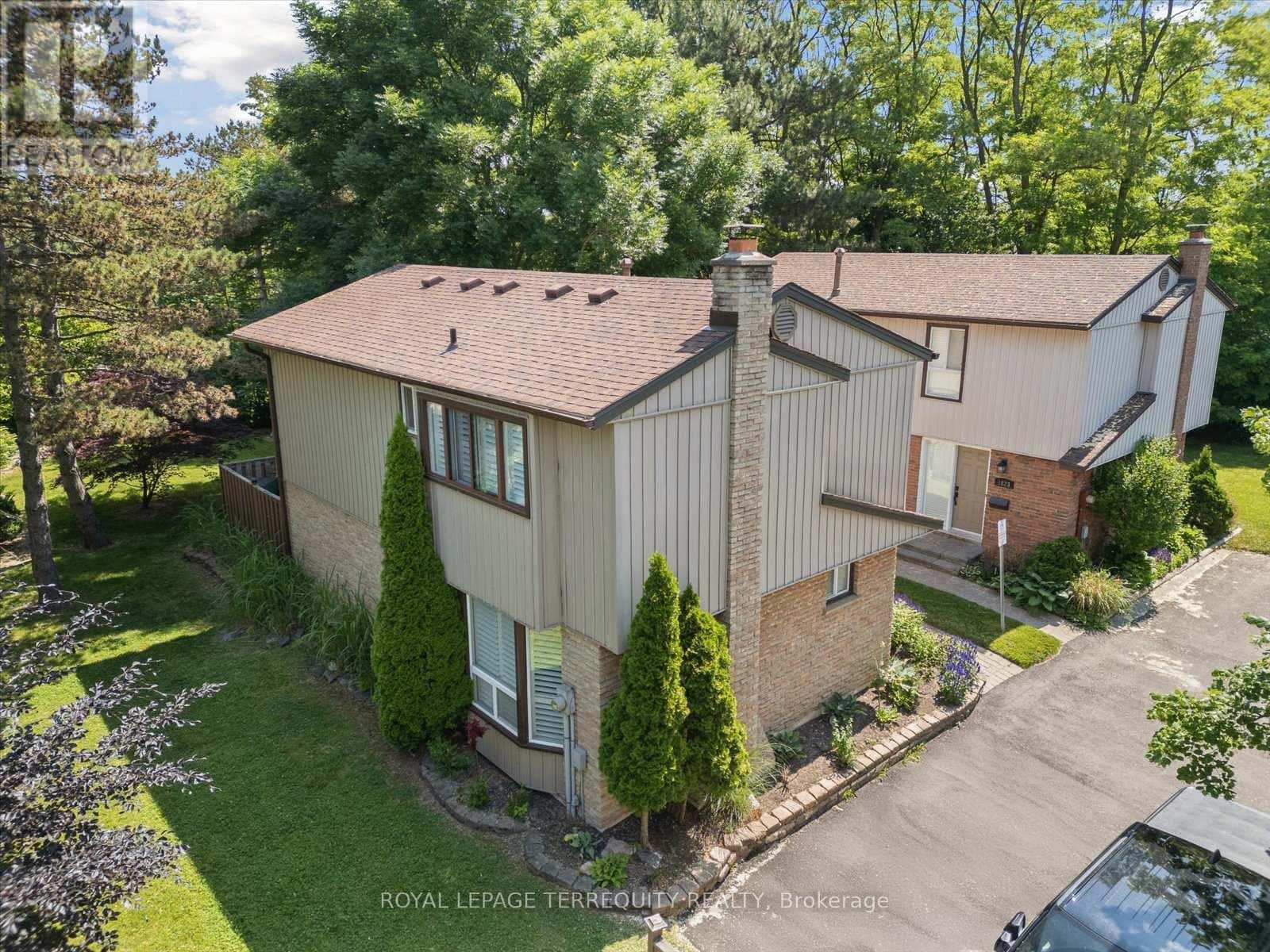 1825 HYDE MILL CRESCENT — Mississauga (Streetsville), Ontario - Photo 5 of 96