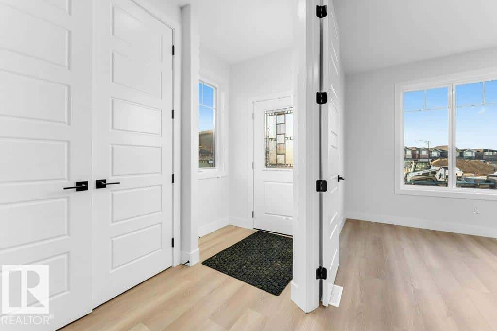 Edmonton — Edmonton - Photo 5 of 38