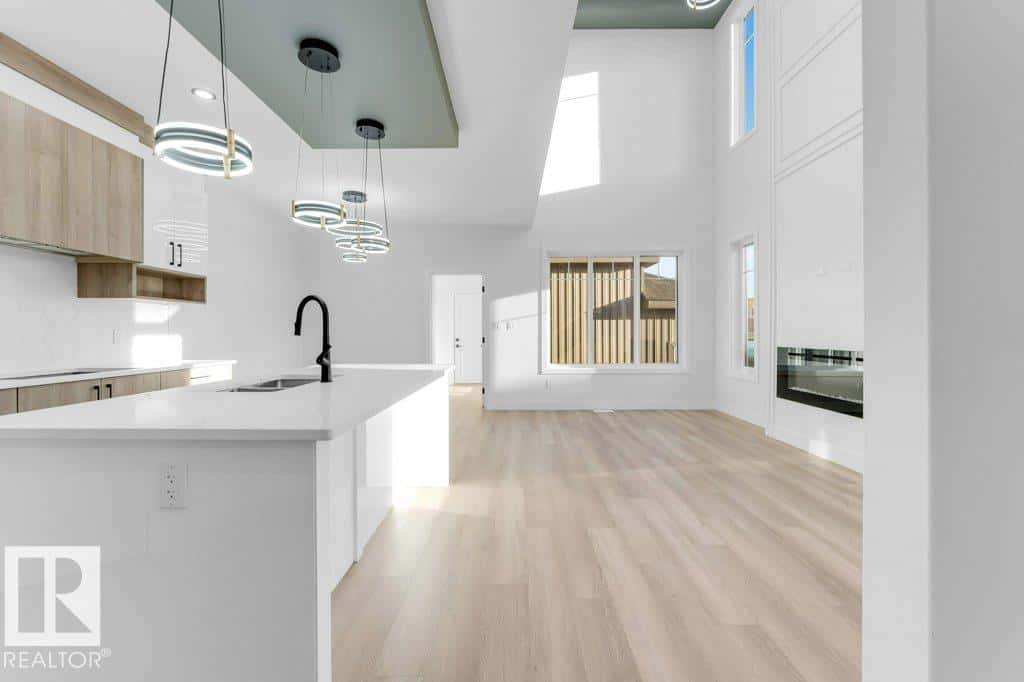 Edmonton — Edmonton - Photo 2 of 38