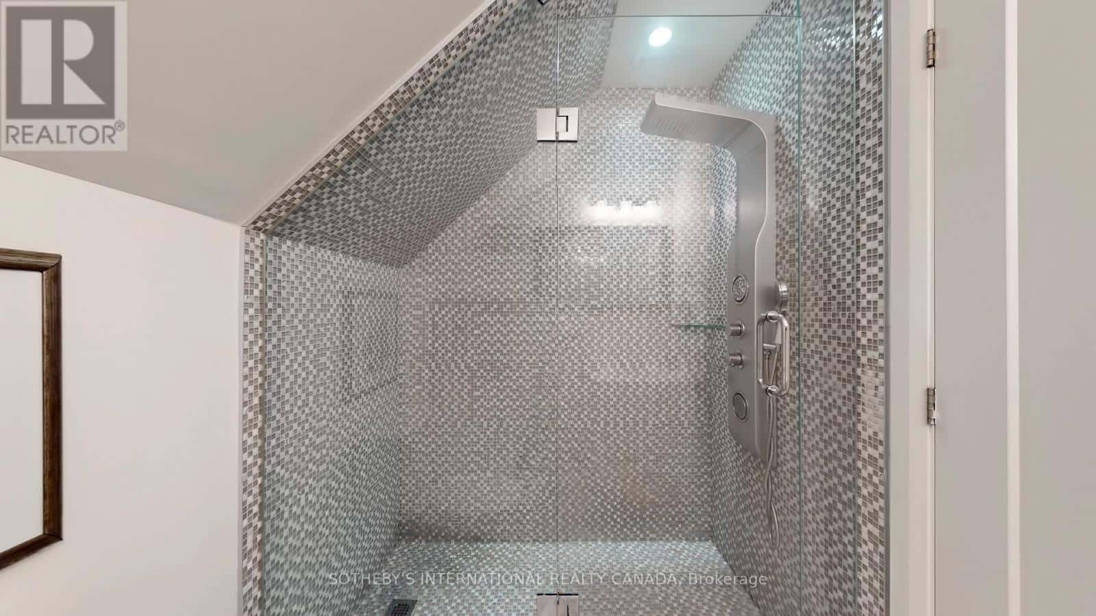 217 PEARSON AVENUE — Toronto (High Park-Swansea) - Photo 4 of 50