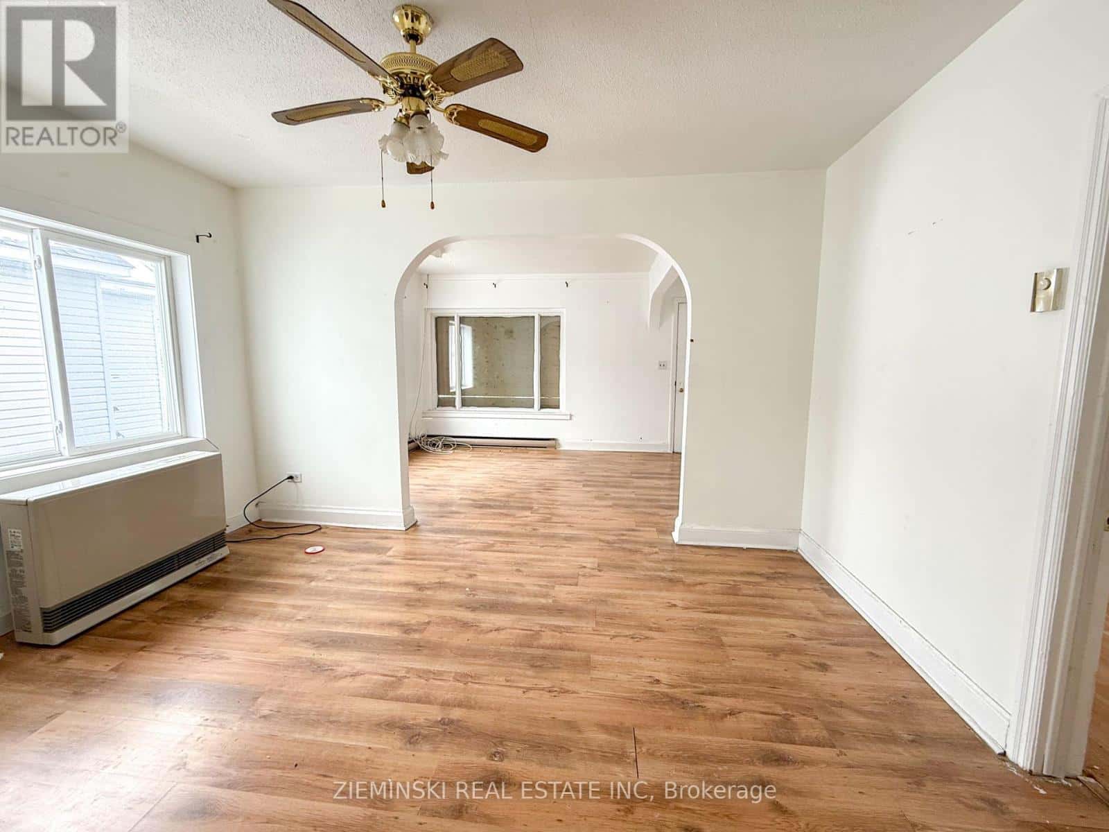 106 COMMERCIAL AVENUE — Timmins (TS - SW) - Photo 3 of 31