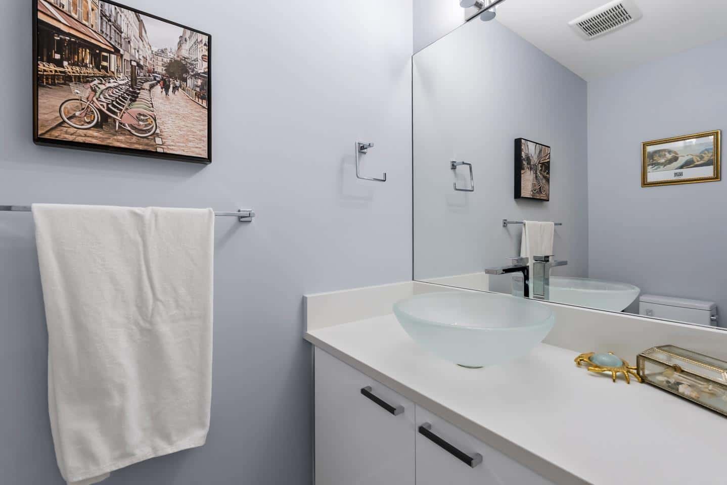 Delta — Delta - Photo 5 of 40