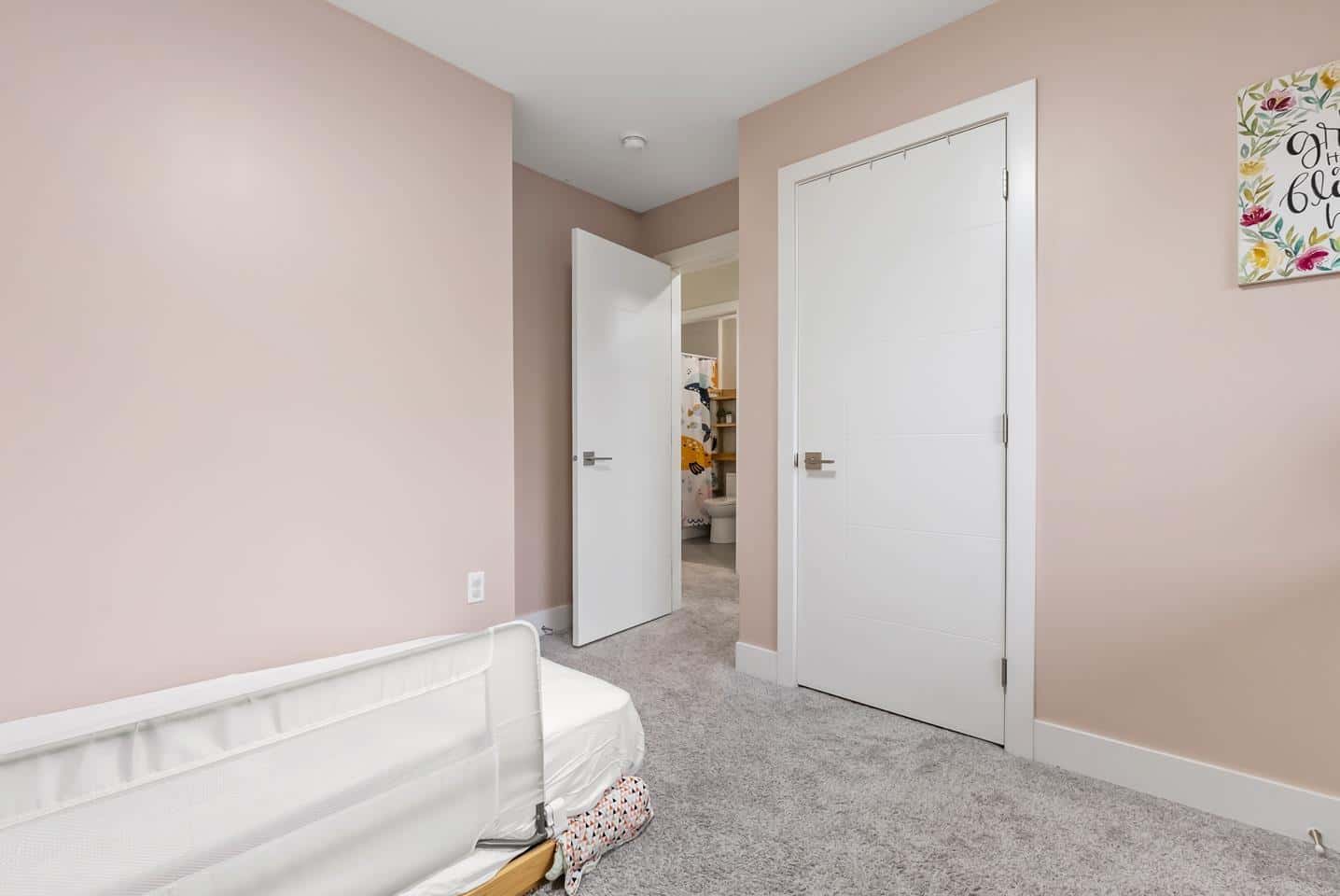 Delta — Delta - Photo 3 of 40