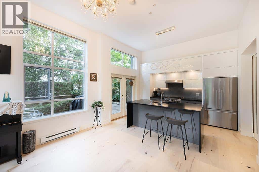 Vancouver — Vancouver - Photo 2 of 39