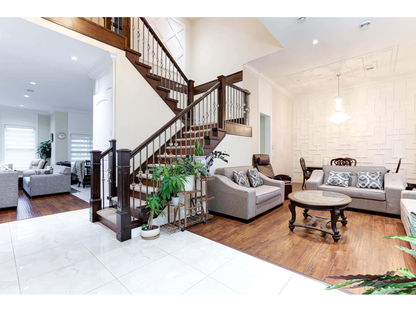 Delta — Delta - Photo 5 of 40