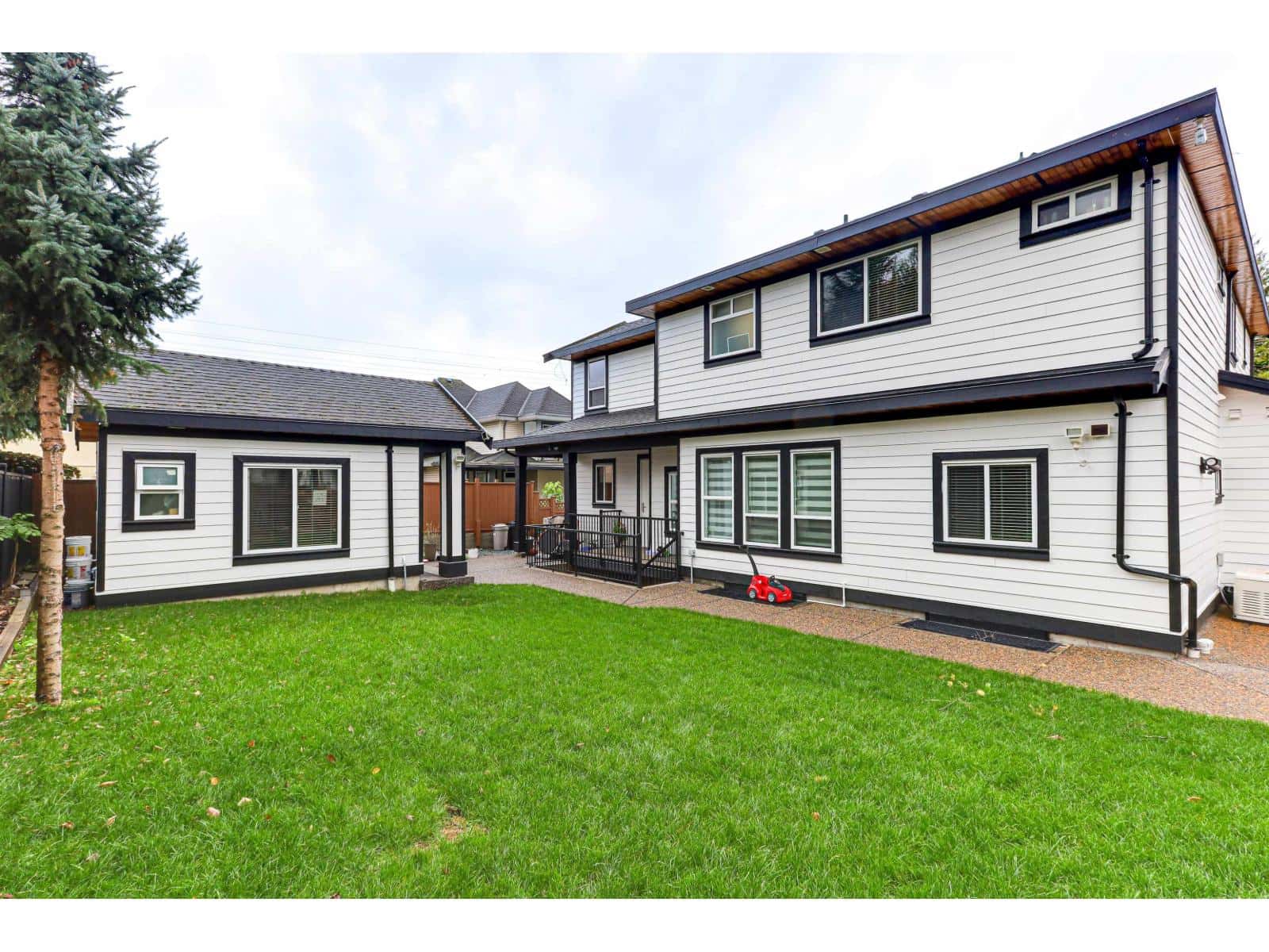 Delta — Delta - Photo 2 of 40