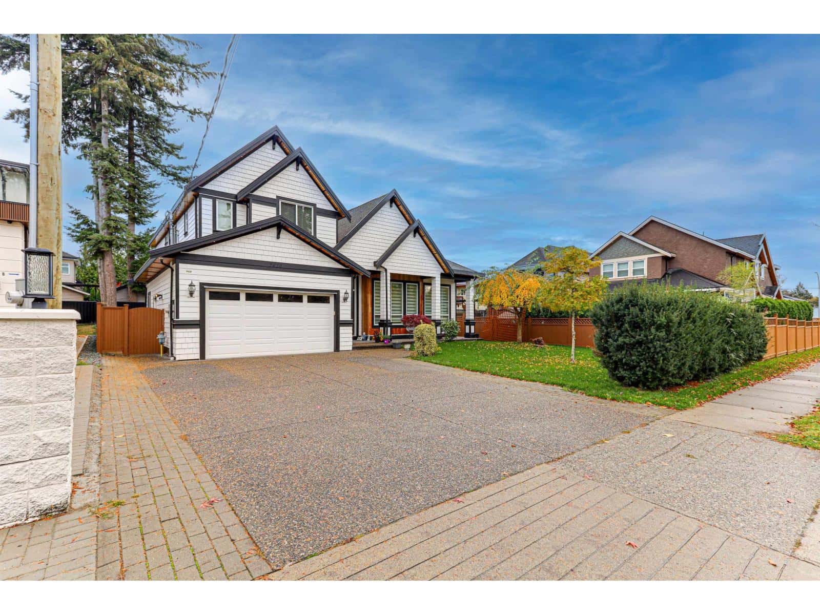 Delta — Delta - Photo 4 of 40