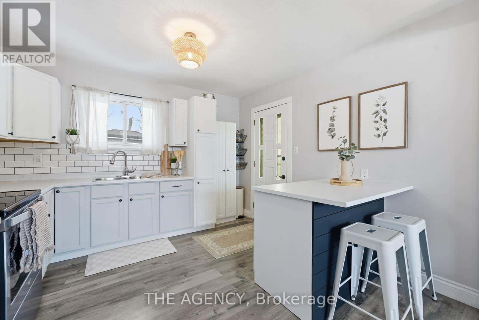 30 ELMER STREET — Belleville (Belleville Ward) - Photo 4 of 38