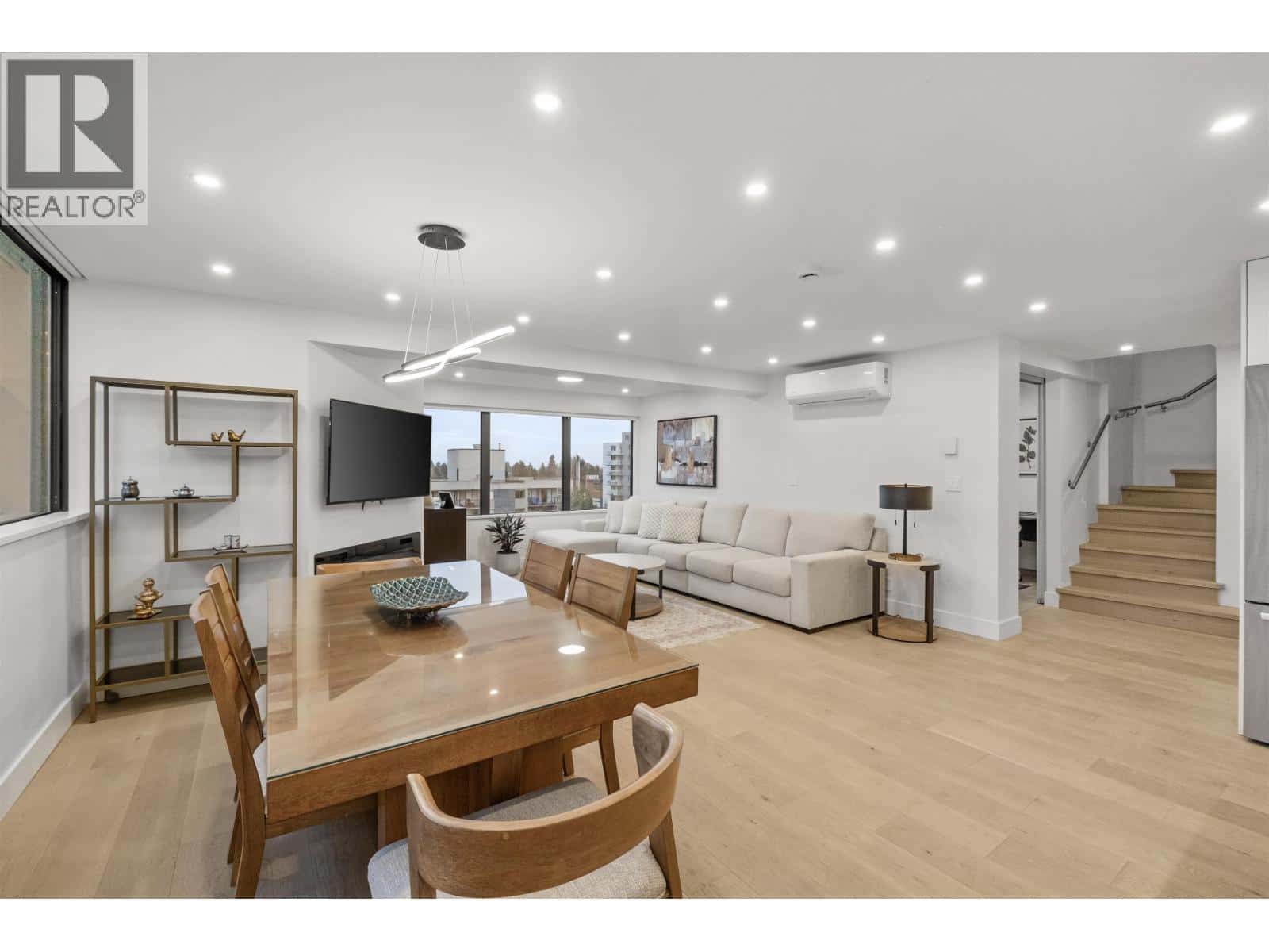 North Vancouver — North Vancouver - Photo 4 of 18