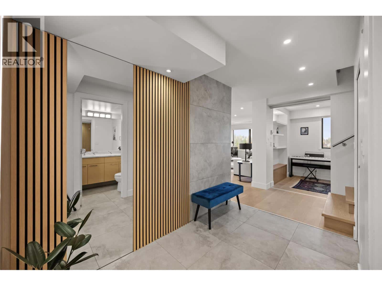 1207 1515 EASTERN AVENUE — North Vancouver, British Columbia - Photo 5 of 18